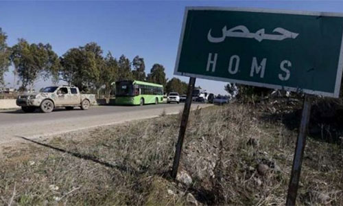 La bandera nacional siria vuelve a ondear en Rasten y Talbisé